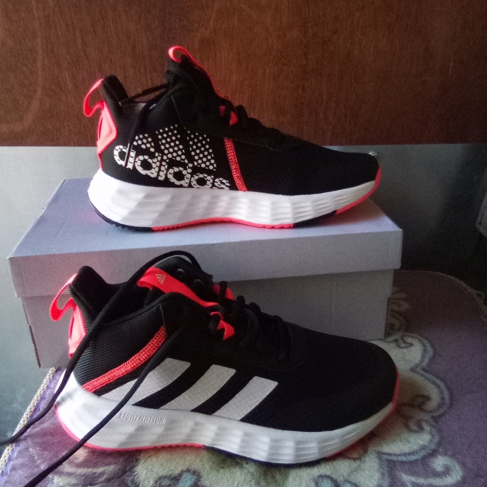 Adidas Black and Pink Sneakers Modern Design - Picture 4 of 6